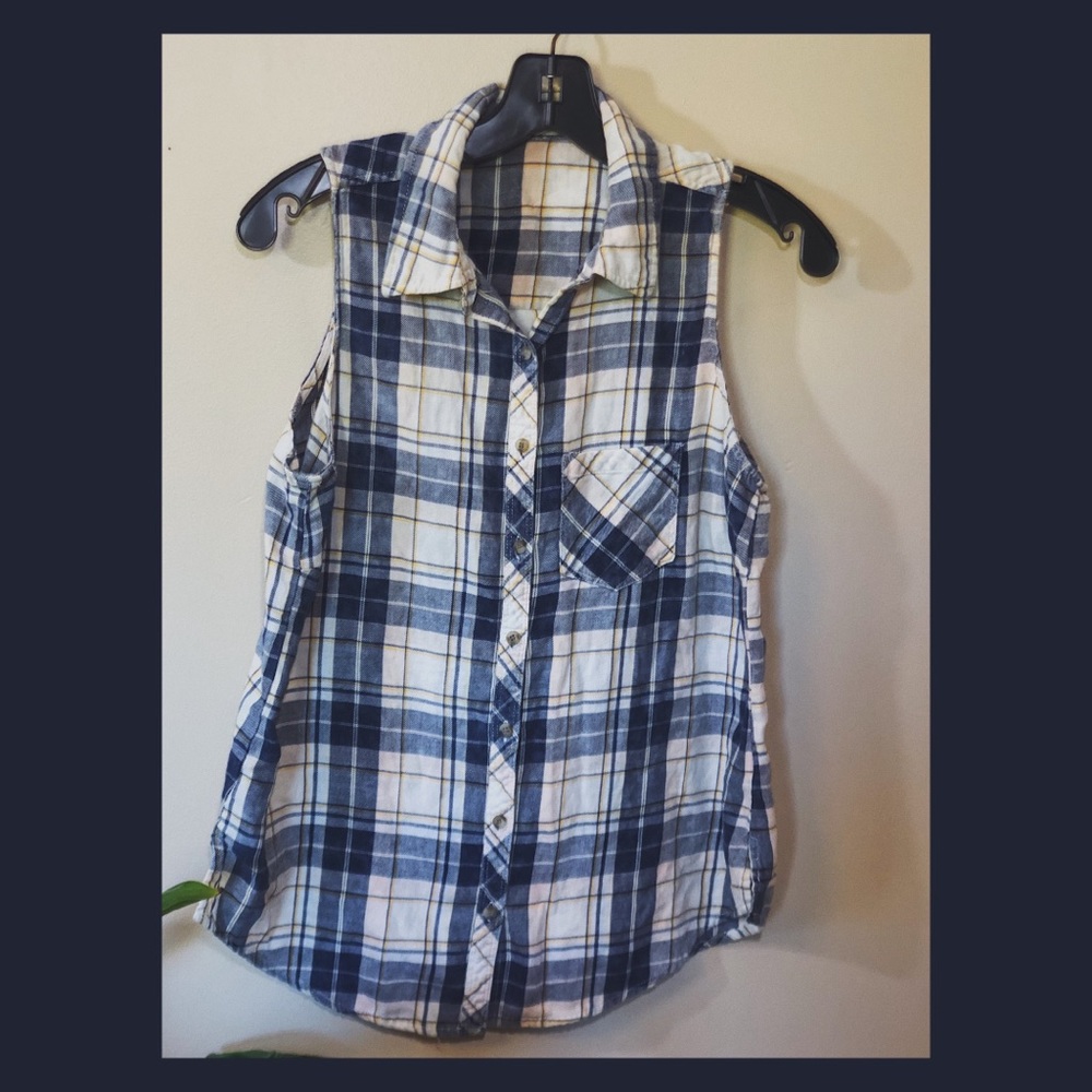 Maurices Sleeveless Button Up Flannel